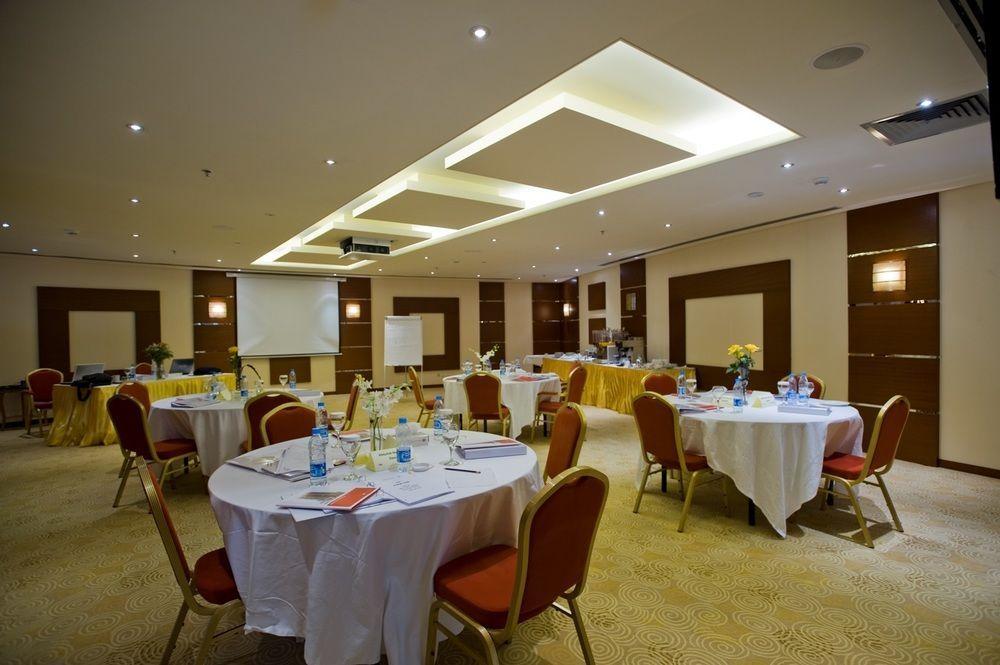 Eastyard Khobar Hotel - Formerly Ramada By Wyndham Khobar Esterno foto